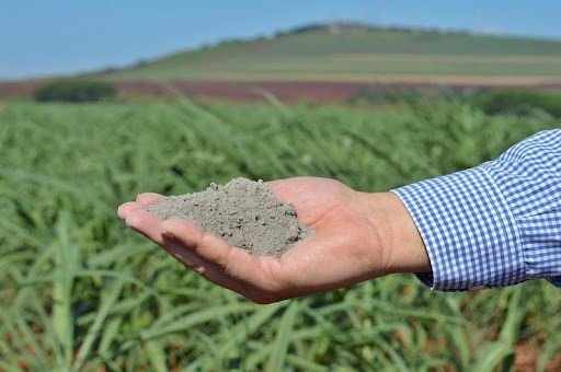 Painel destaca pó de rocha como fertilizante com alto potencial durante Expointer